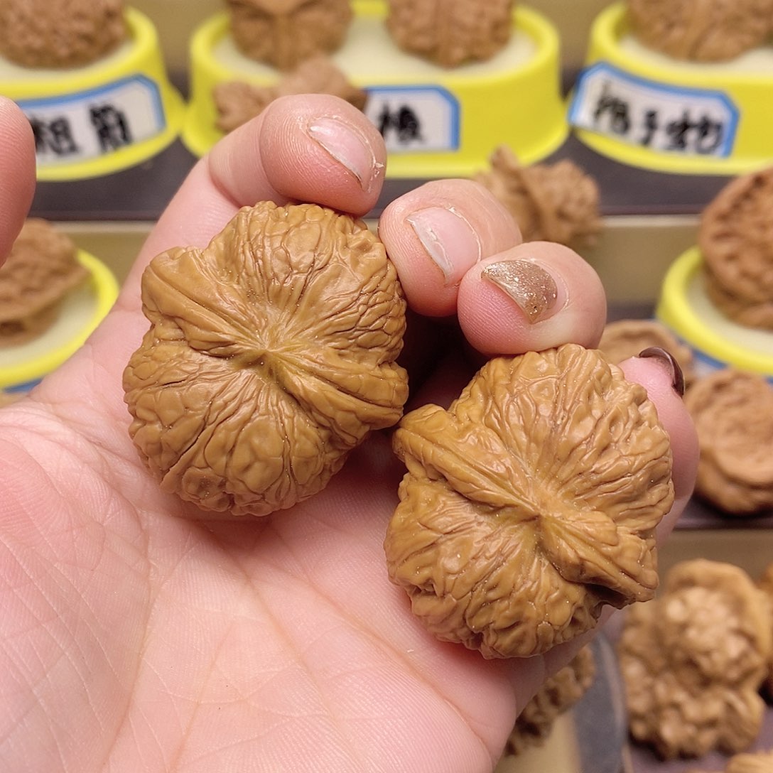 文玩核桃吊坠元宝