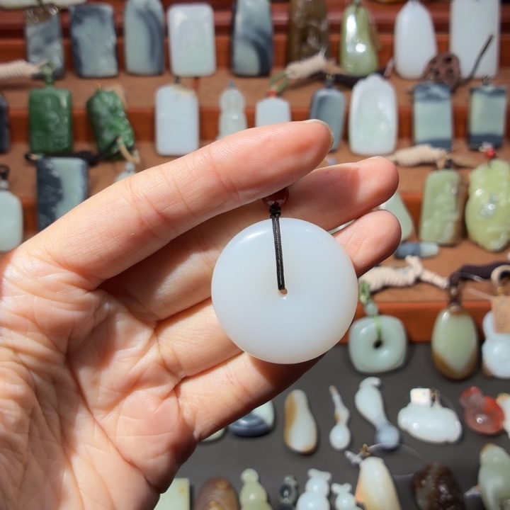 时***尽和田玉未镶嵌颈饰