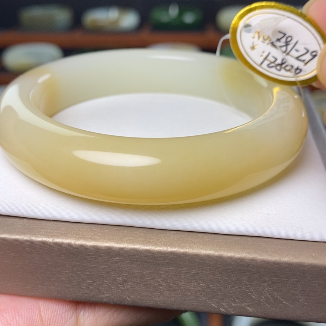 和田玉（糖玉）未镶嵌手镯