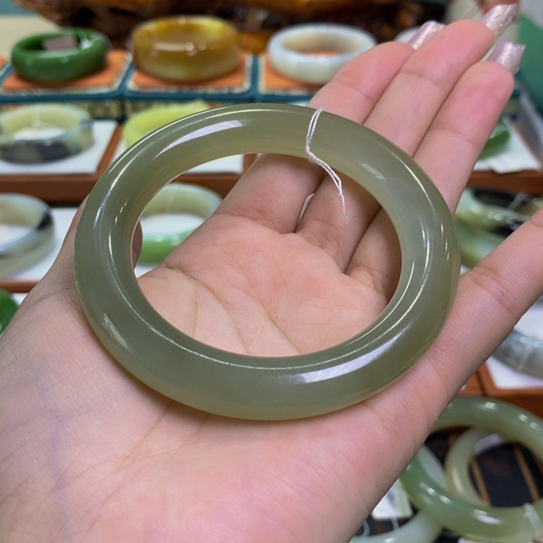 和田玉手镯未镶嵌青海茶晴猫眼56