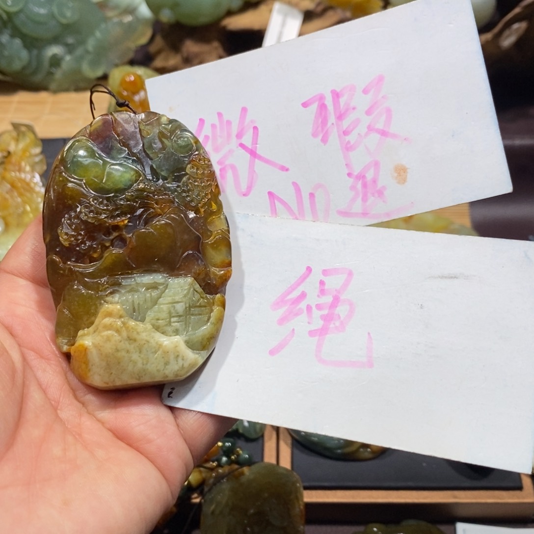 蛇纹石玉颈饰未镶嵌