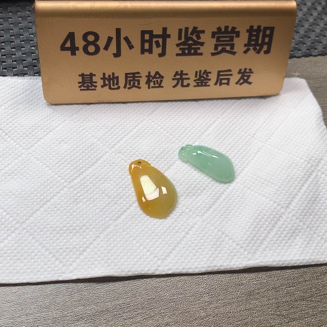 颈饰未镶嵌翡翠两瓜