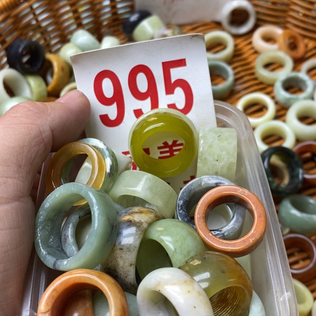 蛇纹石玉挂坠未镶嵌