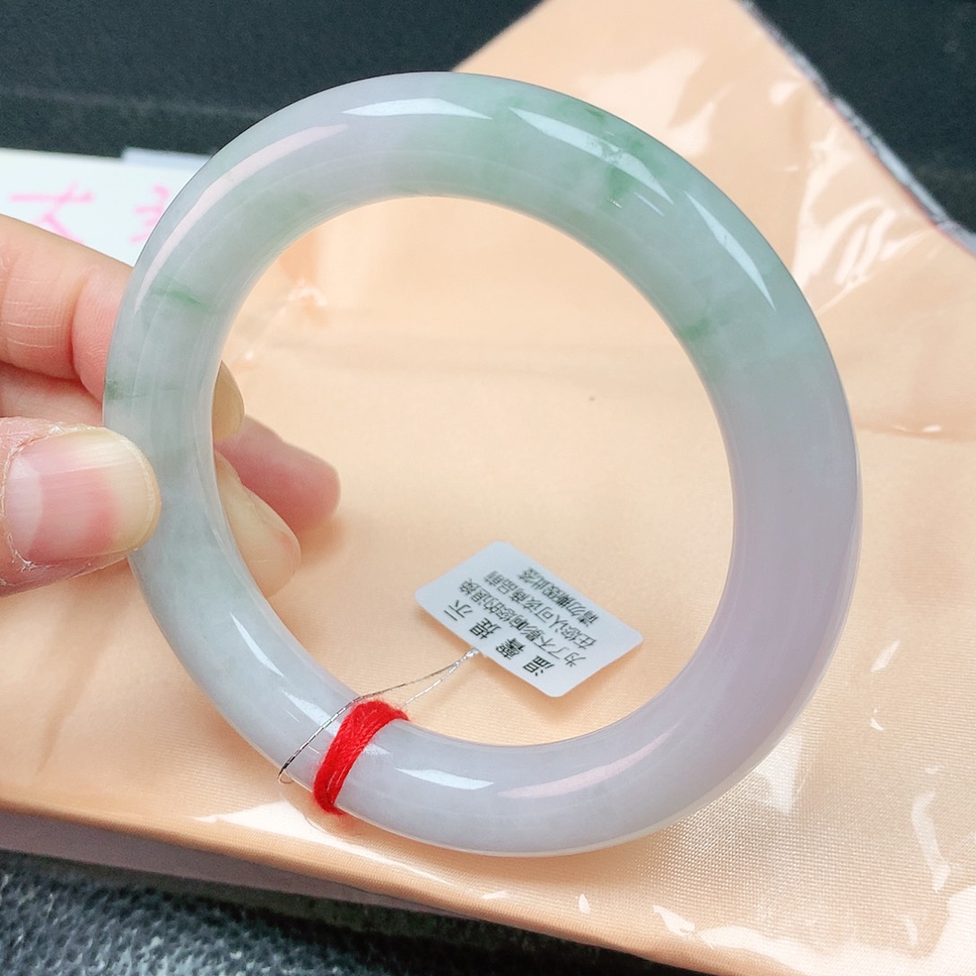 翡翠手镯未镶嵌57片