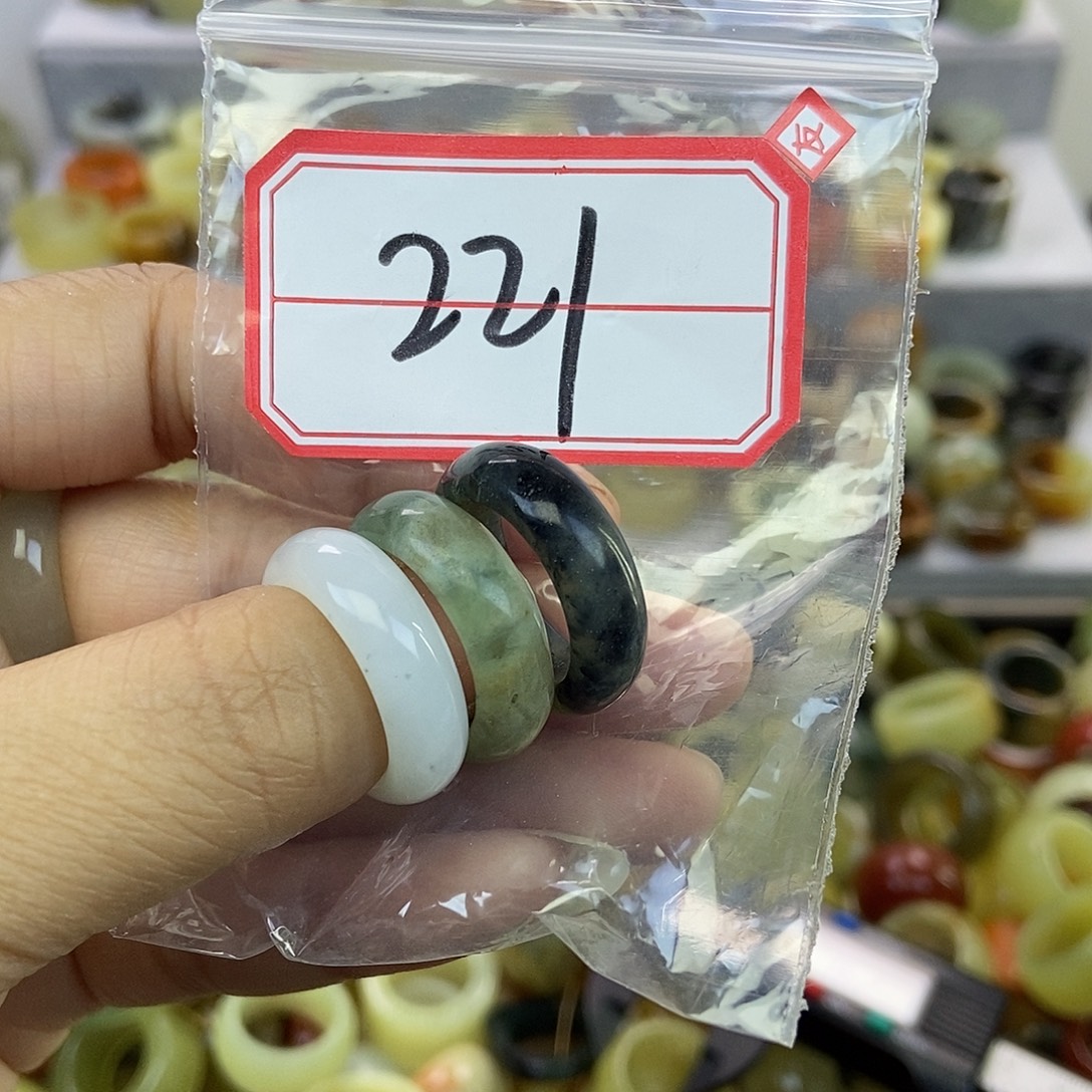 爱***）蛇纹石玉未镶嵌戒指