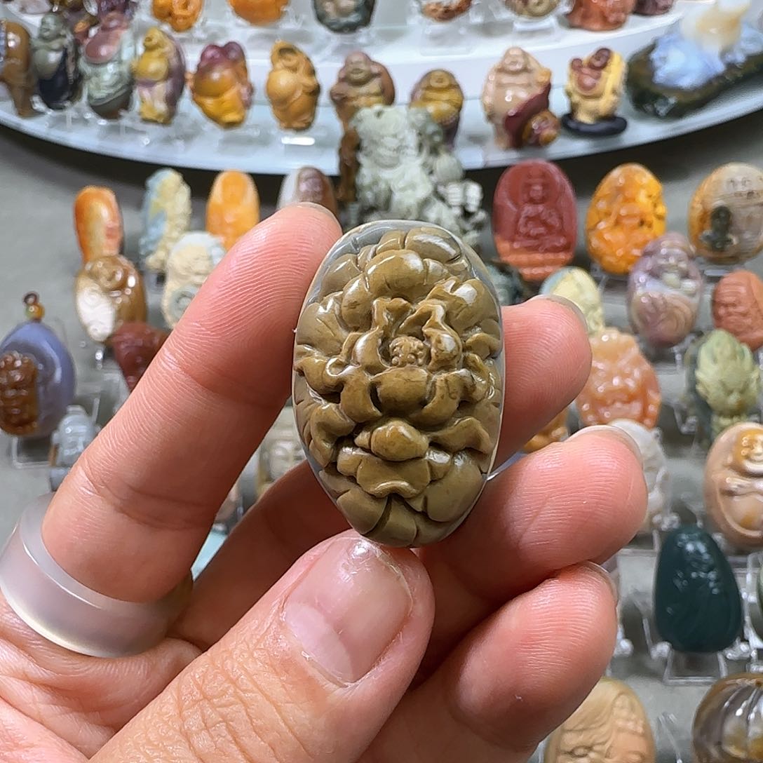 石英质玉天然阿拉善彩玉纯手工雕刻牡丹花未镶嵌