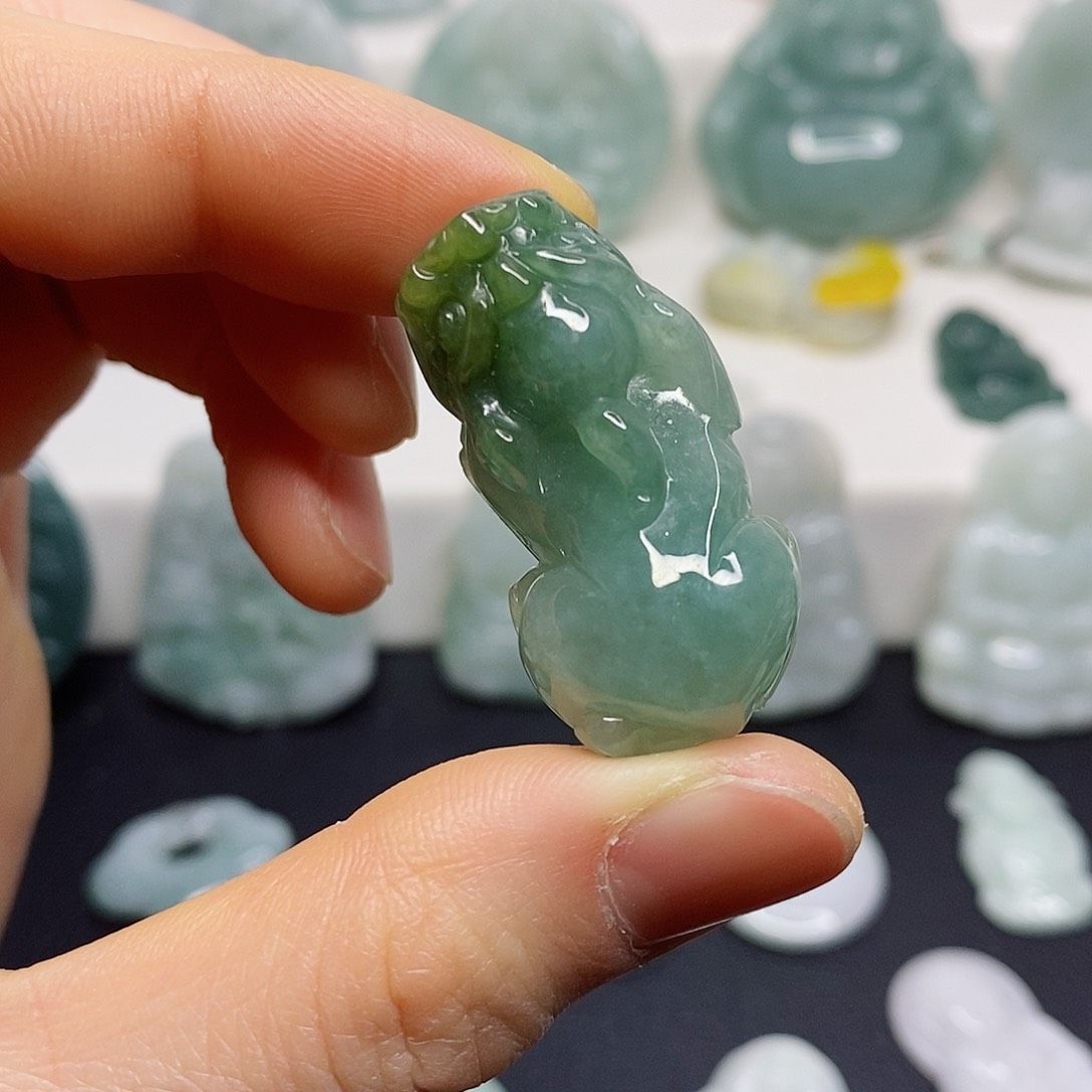 翡翠颈饰未镶嵌吊坠