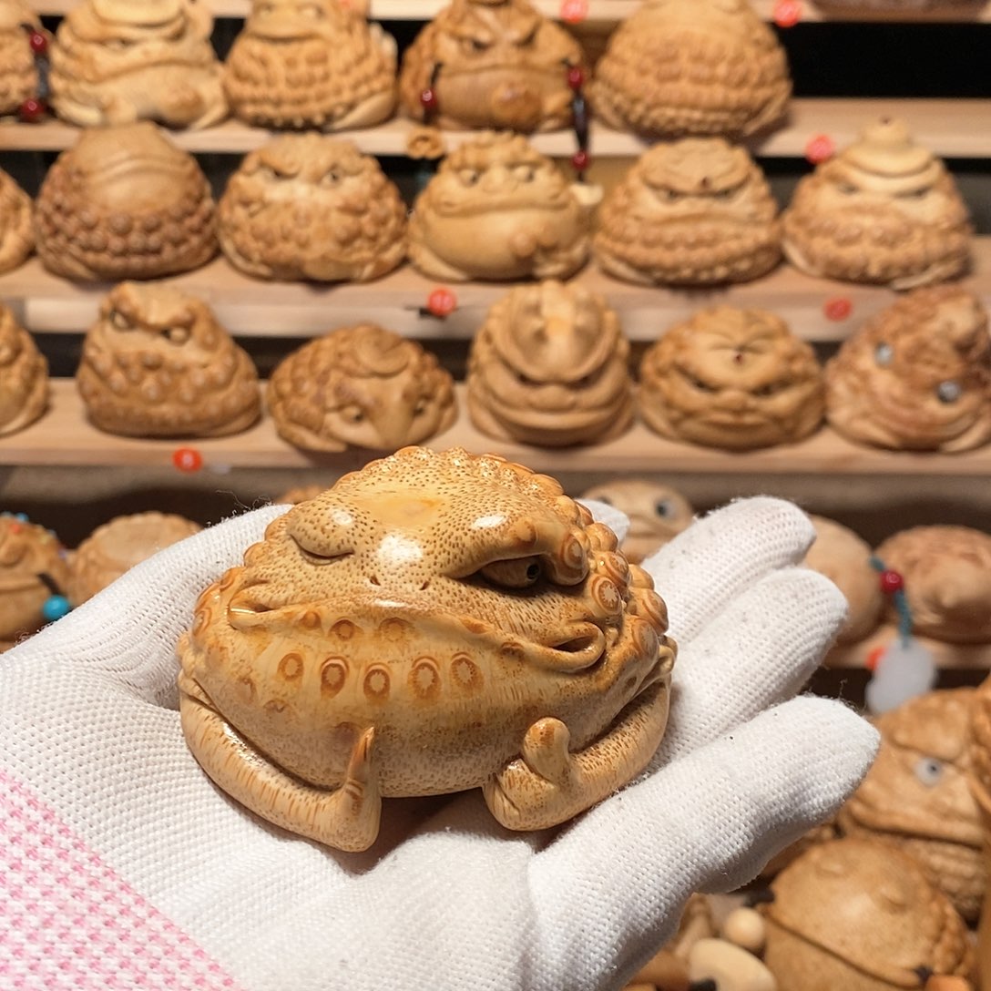 竹小**o竹根雕金蟾手把件