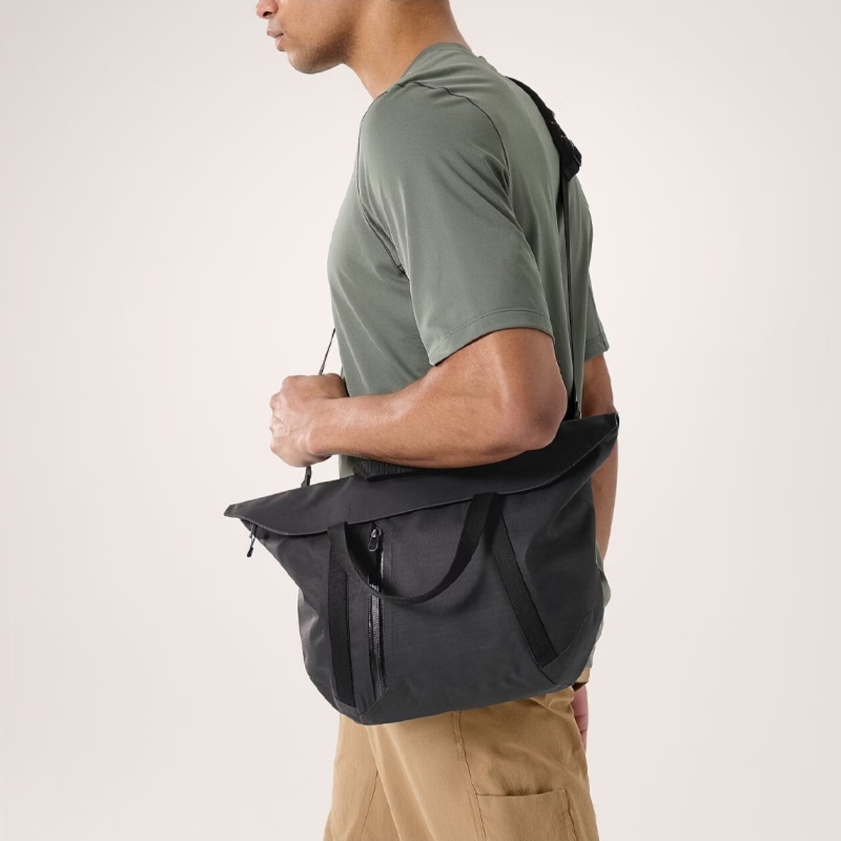 SC25459男女户外轻薄大容量防泼水手提单肩斜挎邮差包