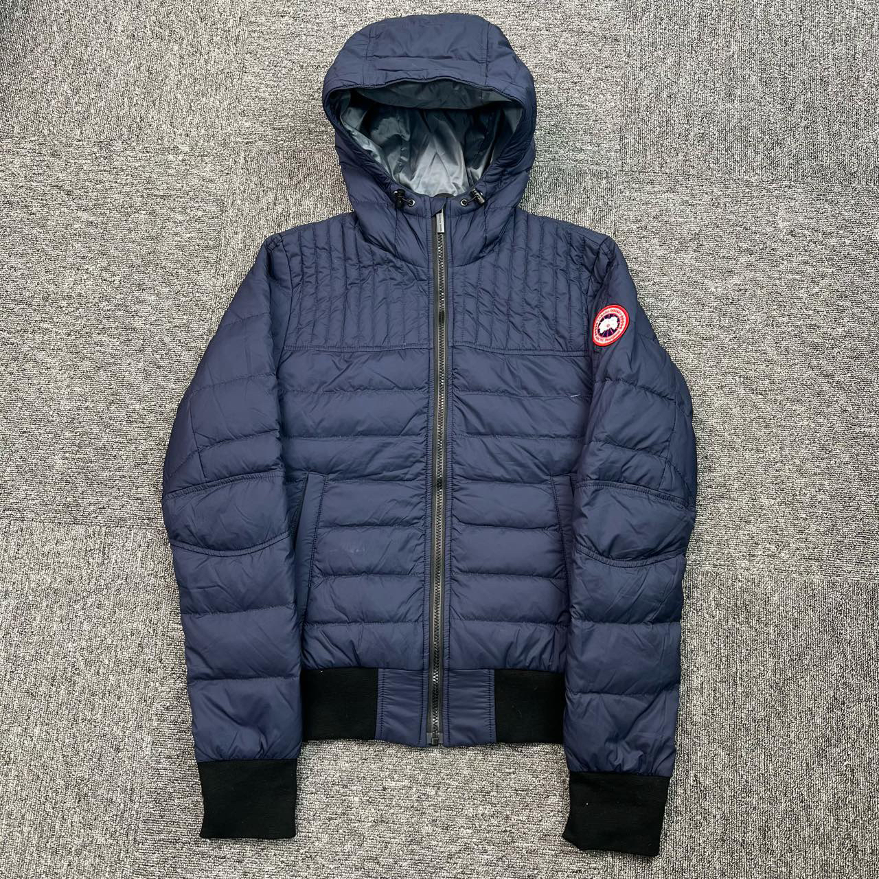 99新 加拿大鹅 藏蓝色轻薄羽绒服/s码/男款/编码06810
