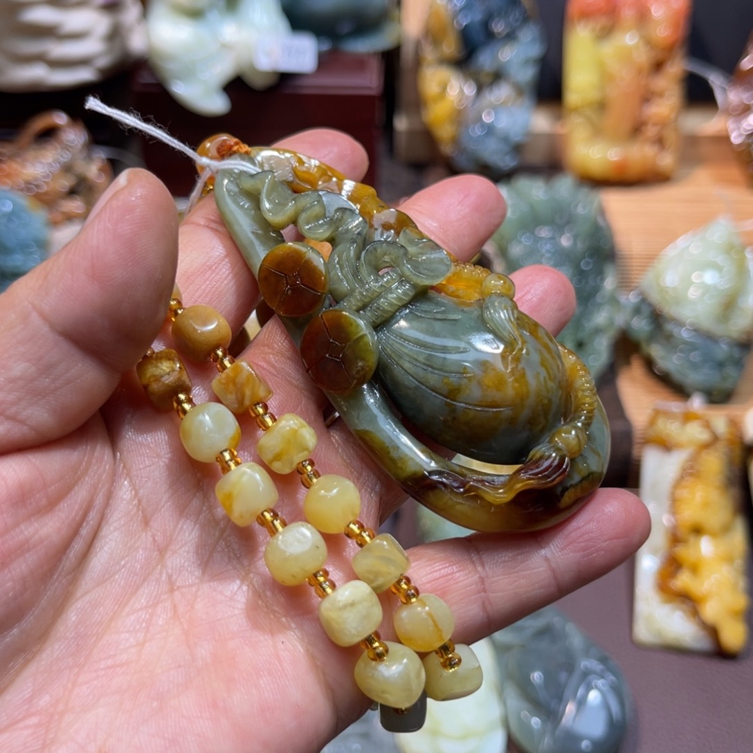 蛇纹石玉未镶嵌吊坠(赠链)