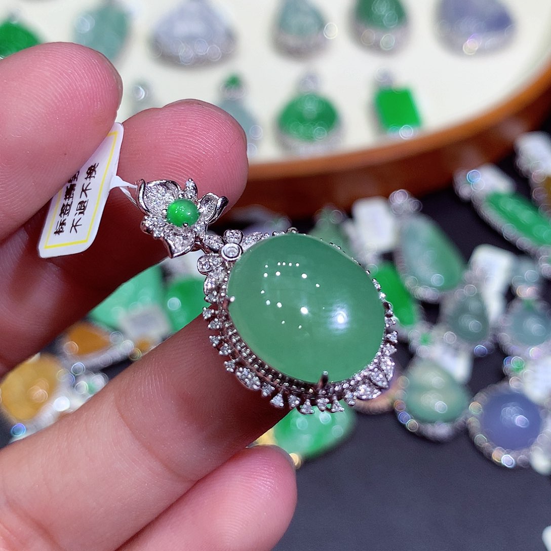 翡翠吊坠(不含链)18K金镶嵌