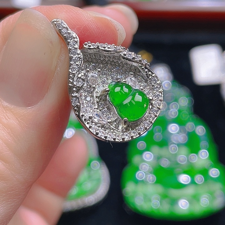 翡翠颈饰未镶嵌2，