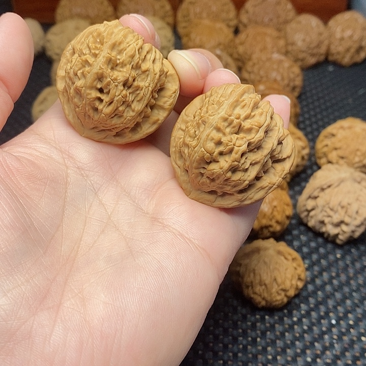 文玩核桃把件39三角白