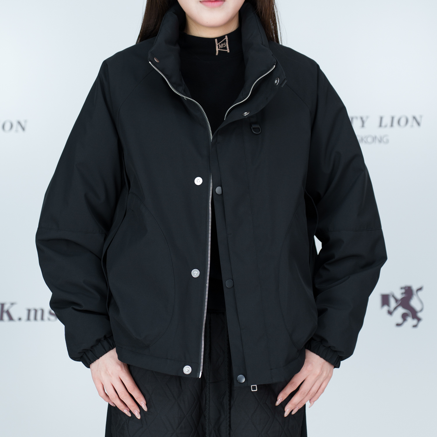 2025H·K美狮潮牌时尚冬季极简风纯色拼接感立领休闲羽绒外套