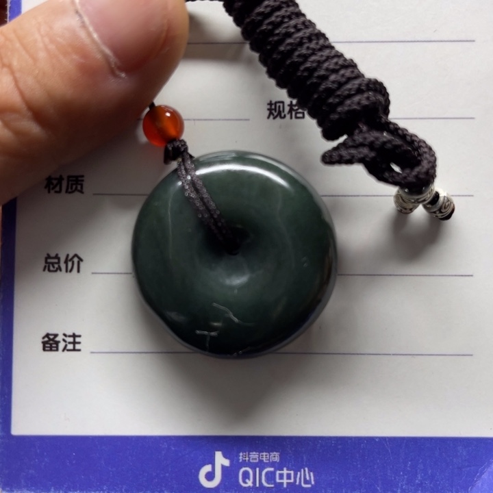 过***人和田玉未镶嵌颈饰