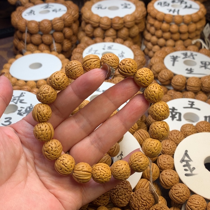 苦***@吊坠桃核盘锦筋斗