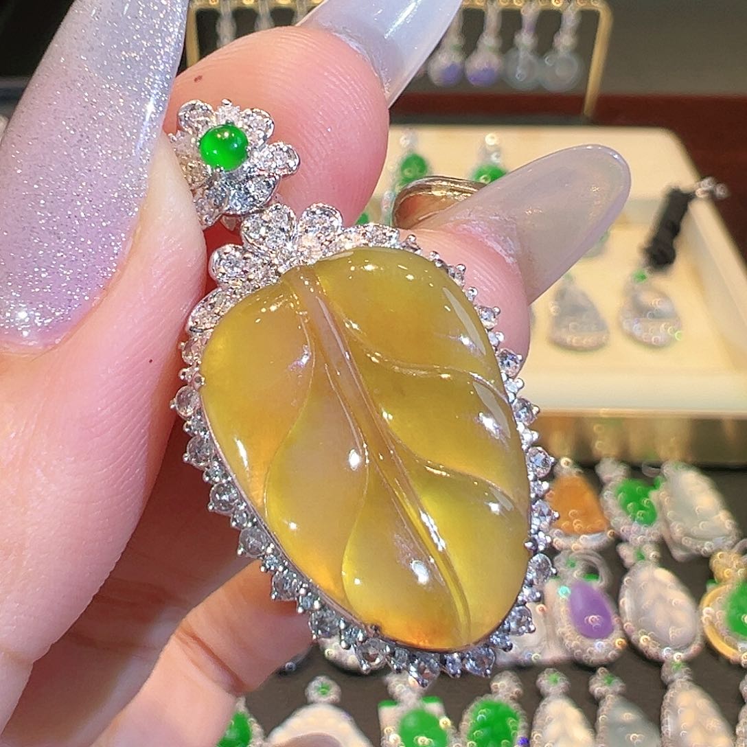 翡翠吊坠(不含链)18K金镶嵌翡翠