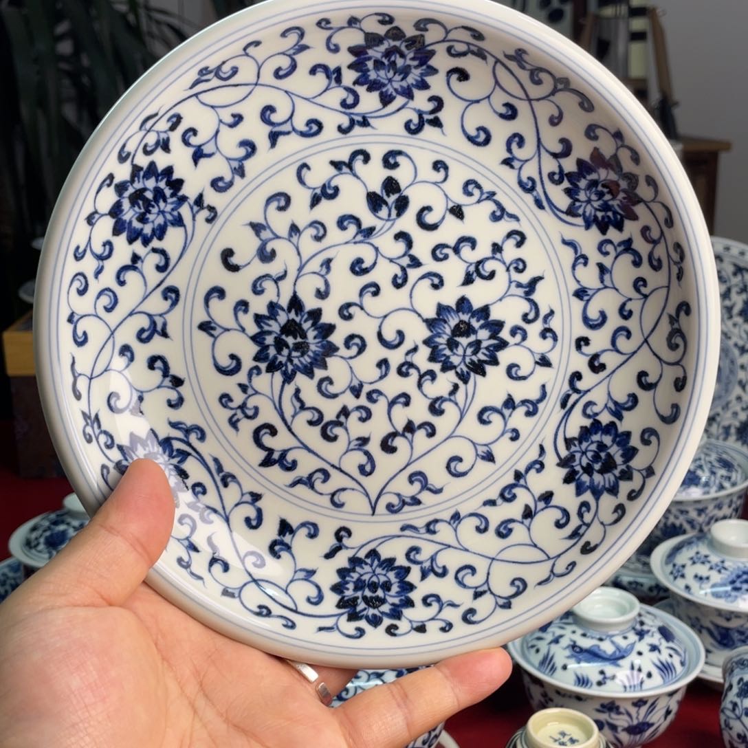 青花缠枝莲壶承微瑕
