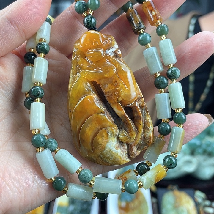 蛇纹石玉颈饰未镶嵌