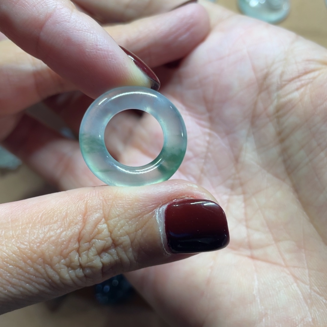 翡翠颈饰未镶嵌甜甜圈