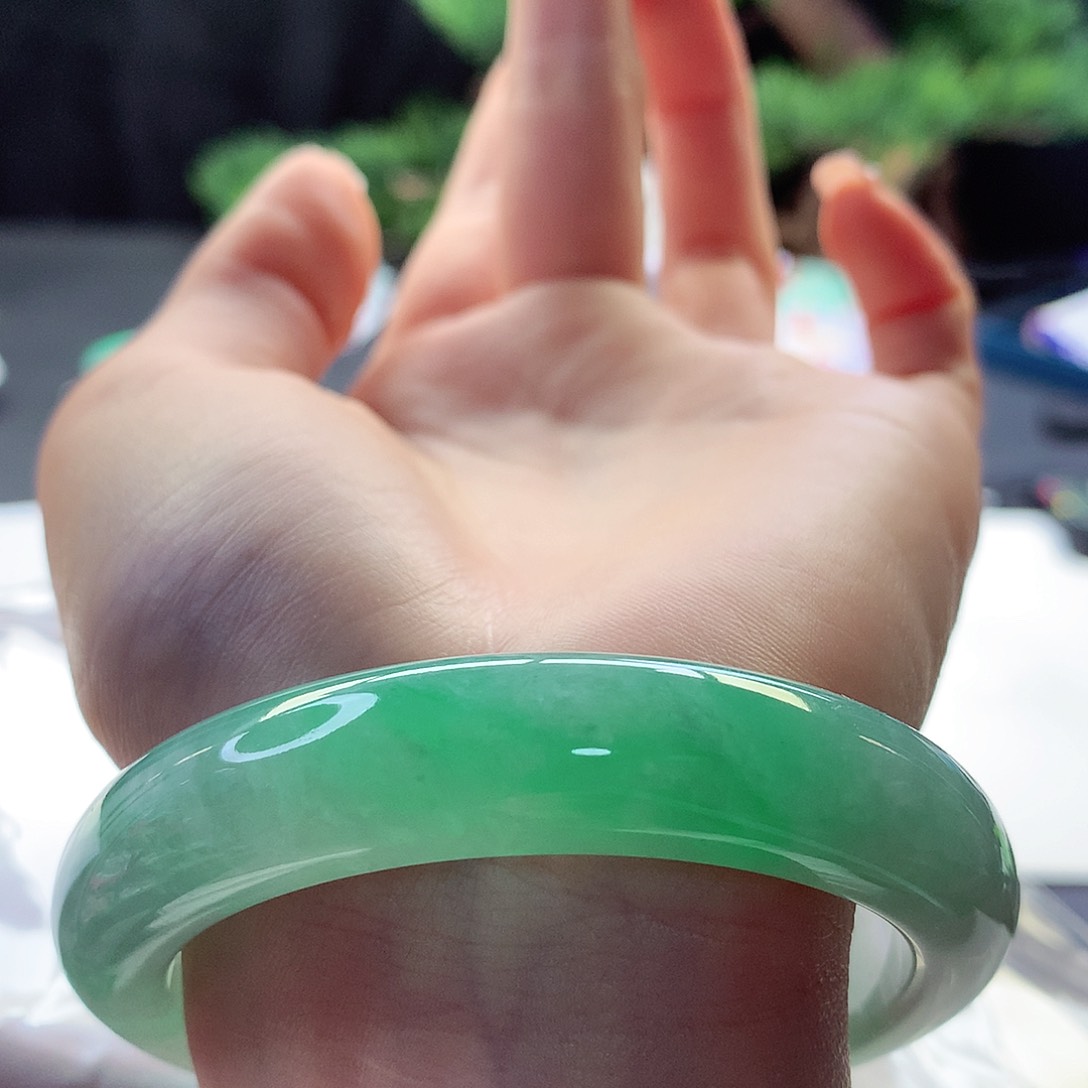 翡翠手镯未镶嵌天然翡翠56-57满色果阳绿贵气十足