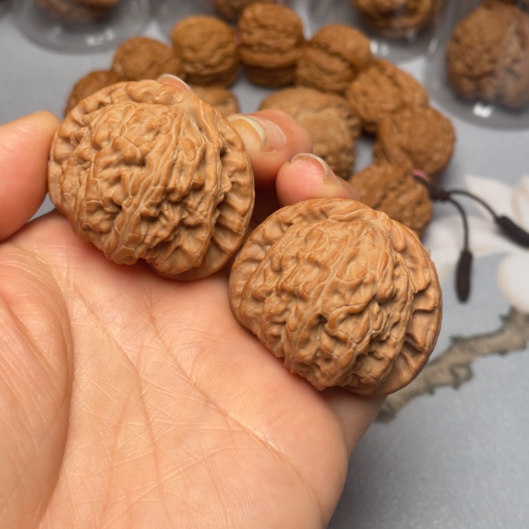 【闪购商品】文玩核桃吊坠白狮子………