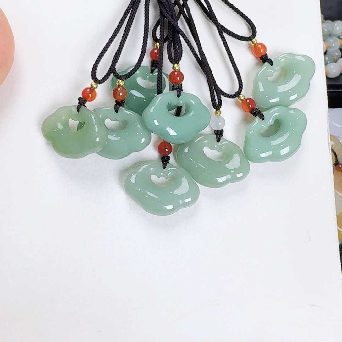 石英质玉未镶嵌颈饰如意锁多样性发其一