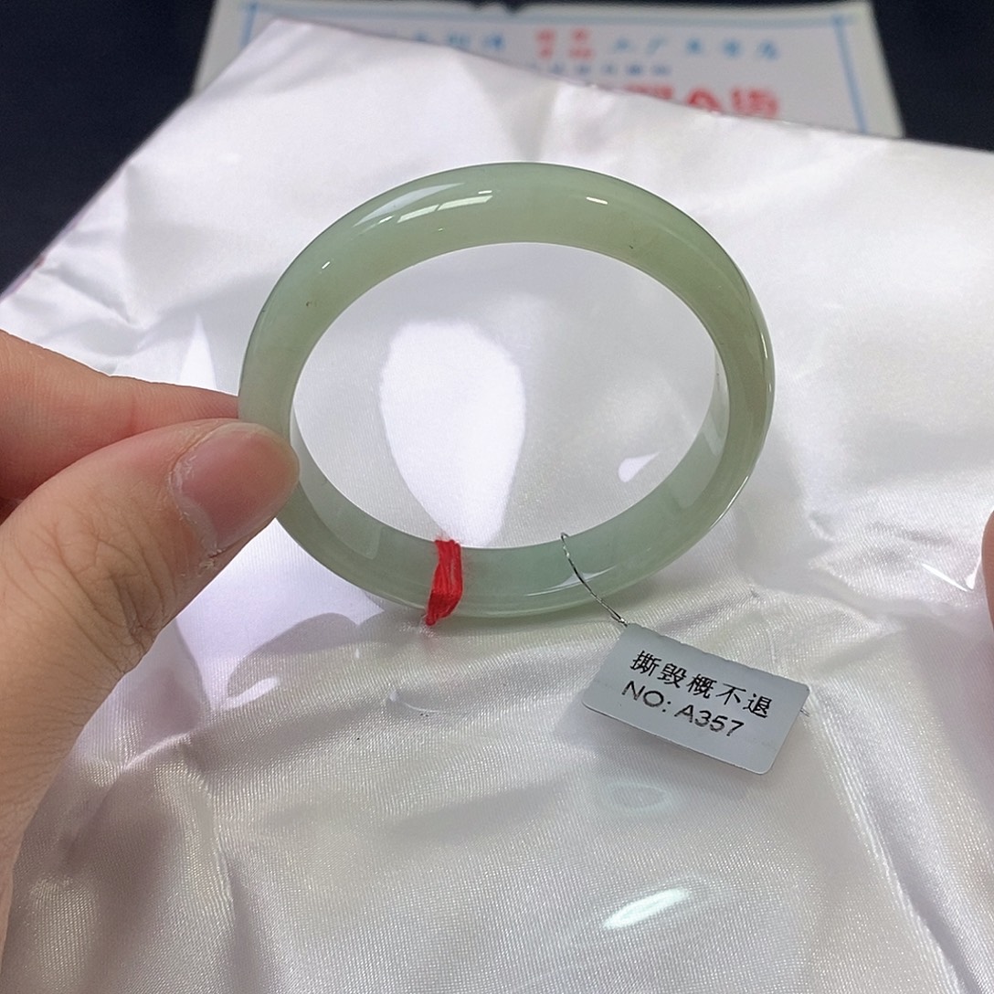 翡翠未镶嵌手镯52.5