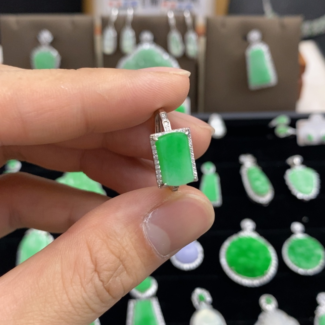 翡翠戒指银S925镶嵌天然翡翠