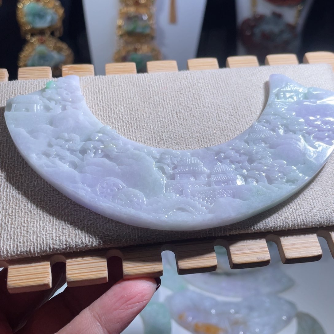 翡翠颈饰未镶嵌王****缘翡翠大山水弯弯