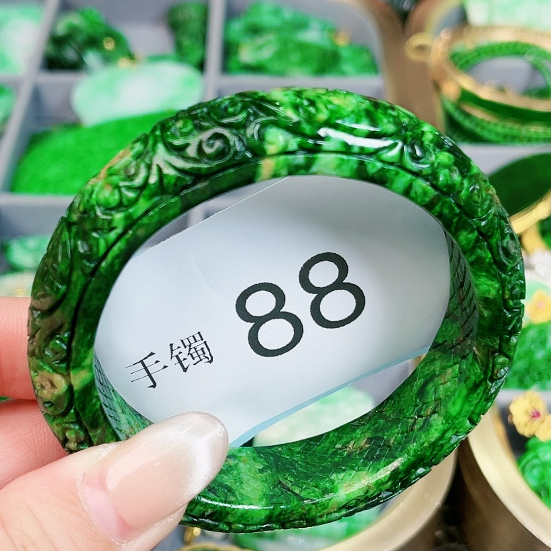 翡翠颈饰未镶嵌手镯55/56