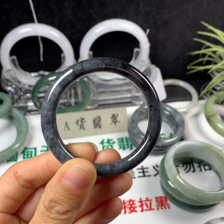 翡翠未镶嵌手镯27号。 43.7圈