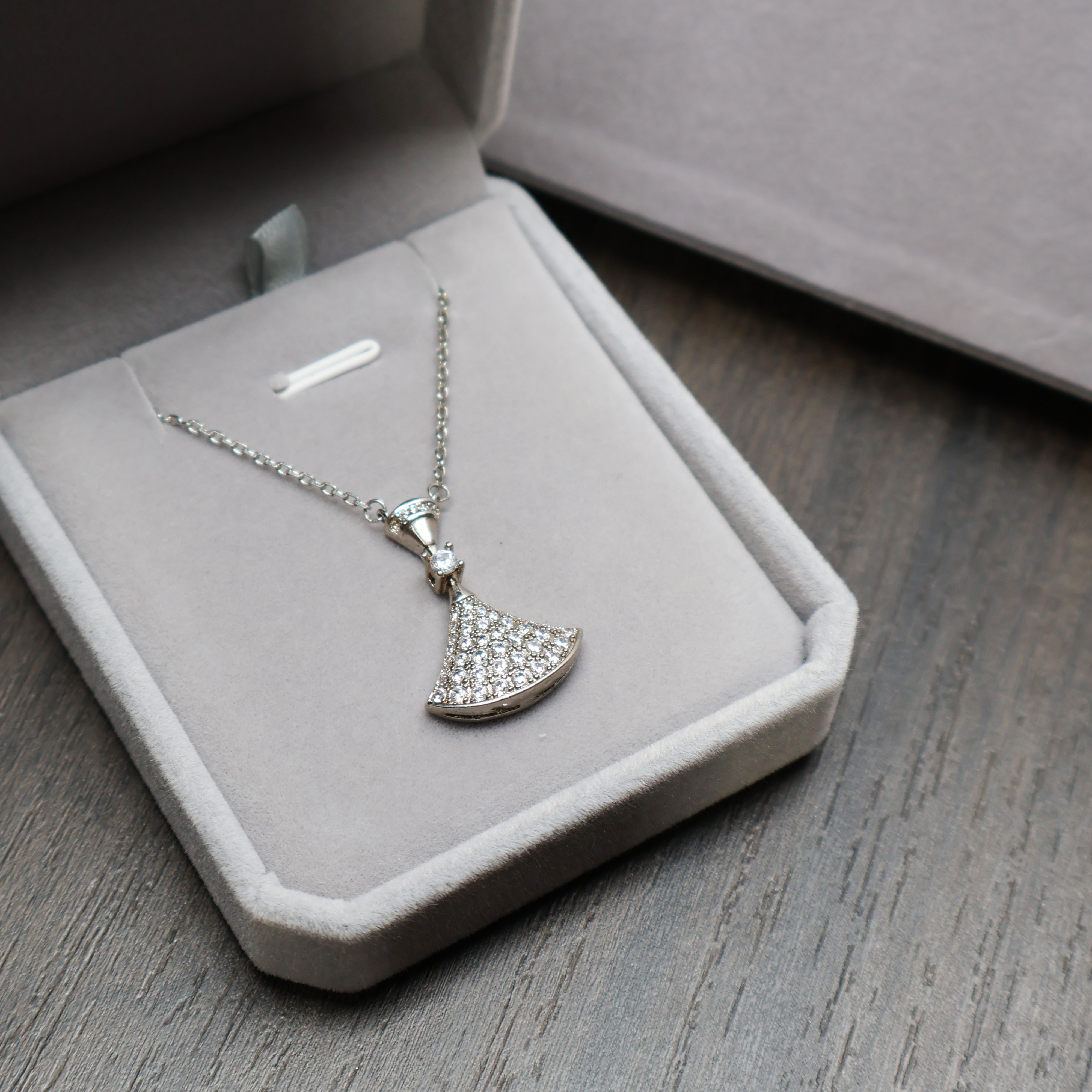 【梵璇珠宝】重金  小裙子项链 