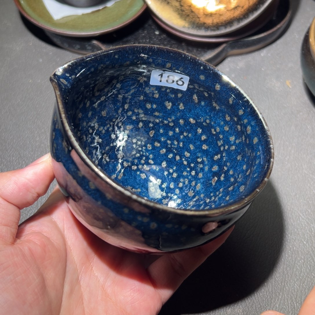 茶盏这个点就困着看电视啦好