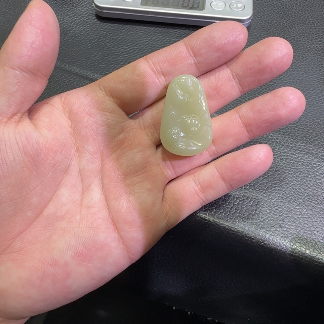 和田玉未镶嵌吊坠(赠链)