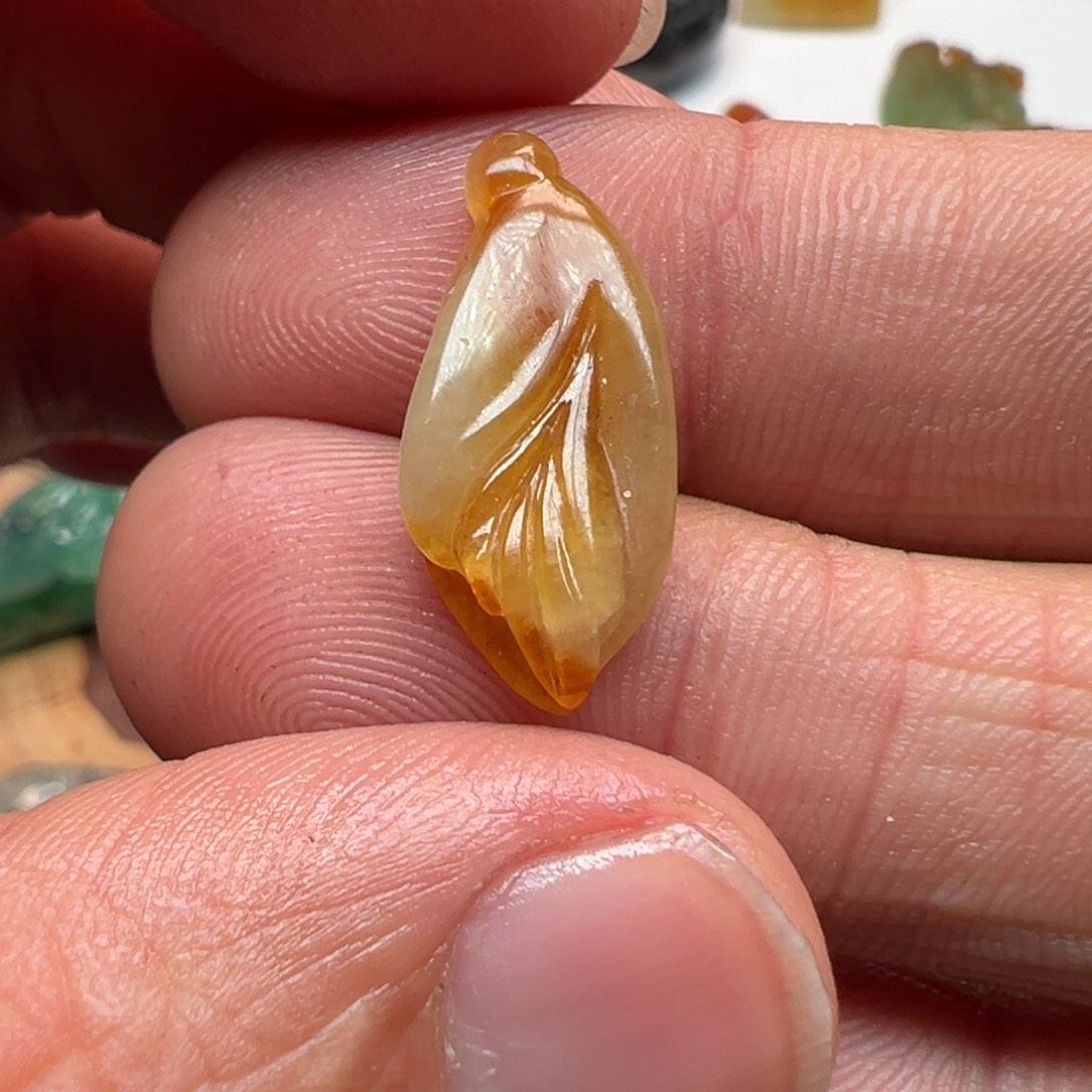 翡翠未镶嵌颈饰翡翠首饰