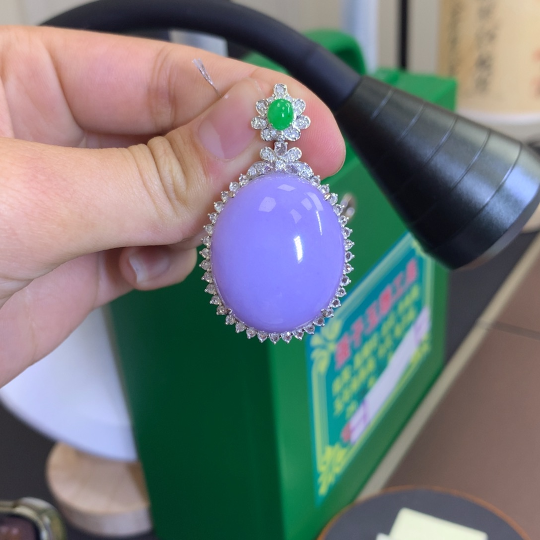 翡翠颈饰18K金镶嵌翡翠