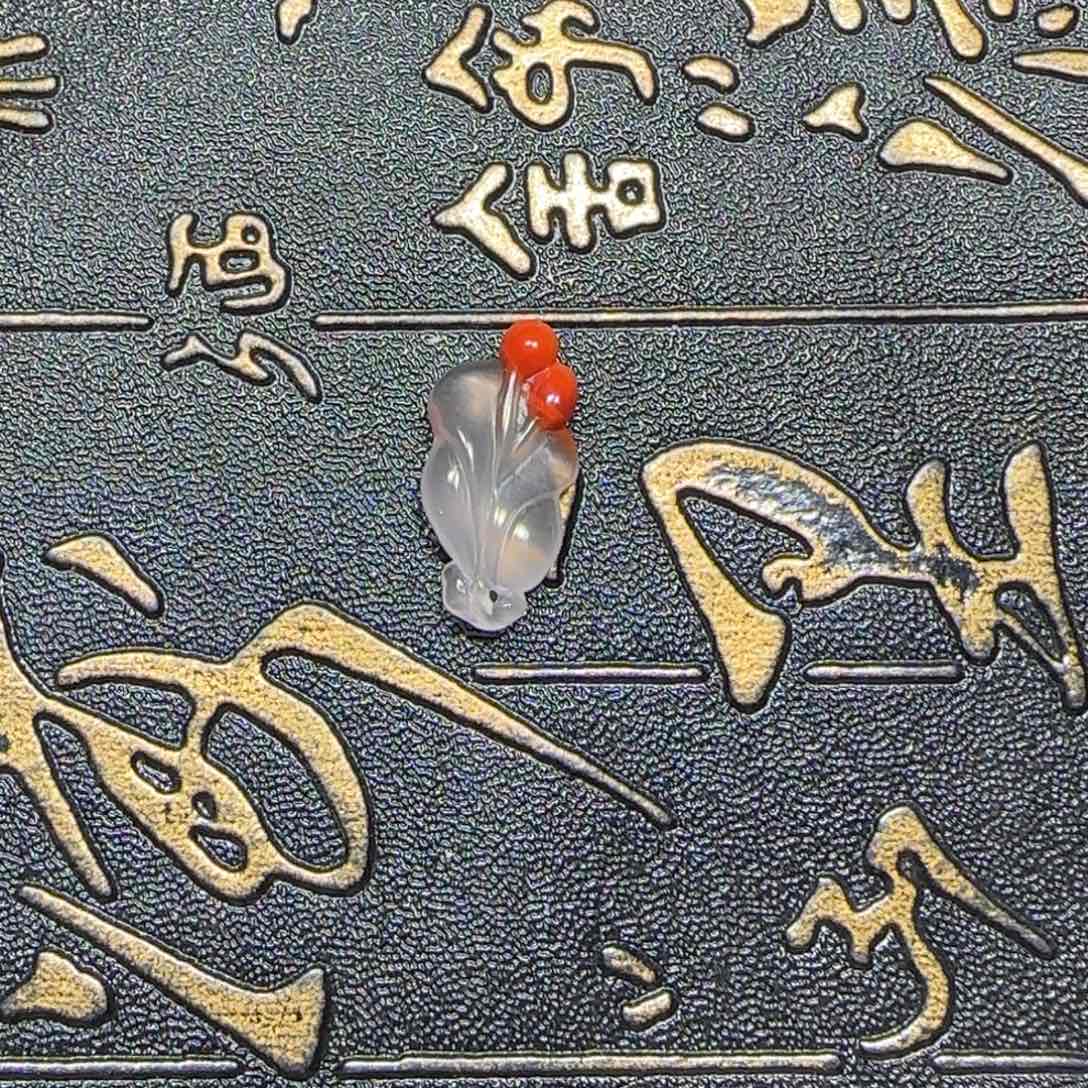 南红玛瑙未镶嵌原矿冰飘郁金香挂件