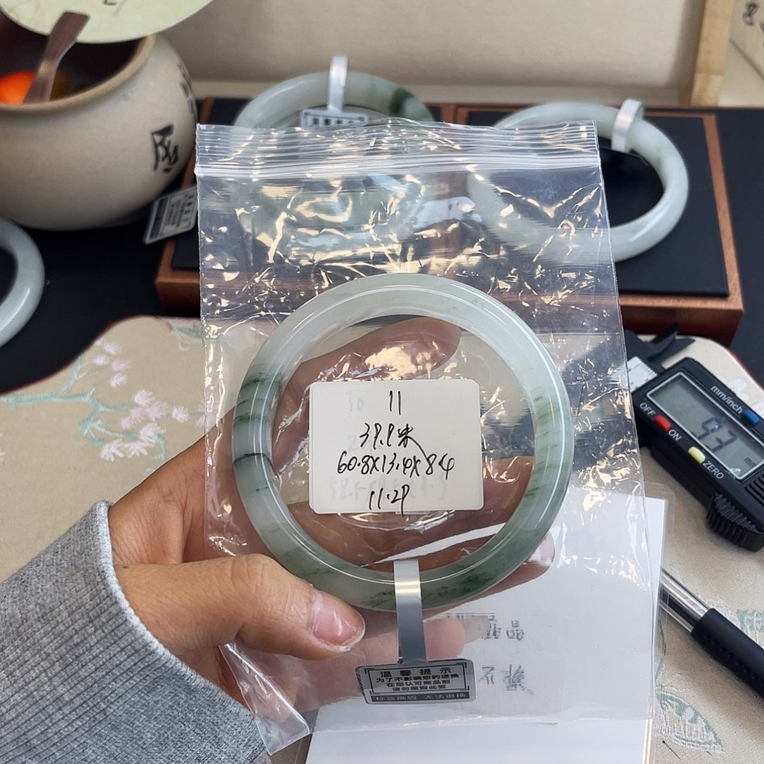 石英质玉未镶嵌手镯11