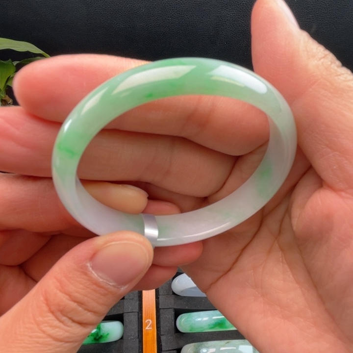 翡翠未镶嵌手镯（贵妃镯）缅甸翡翠