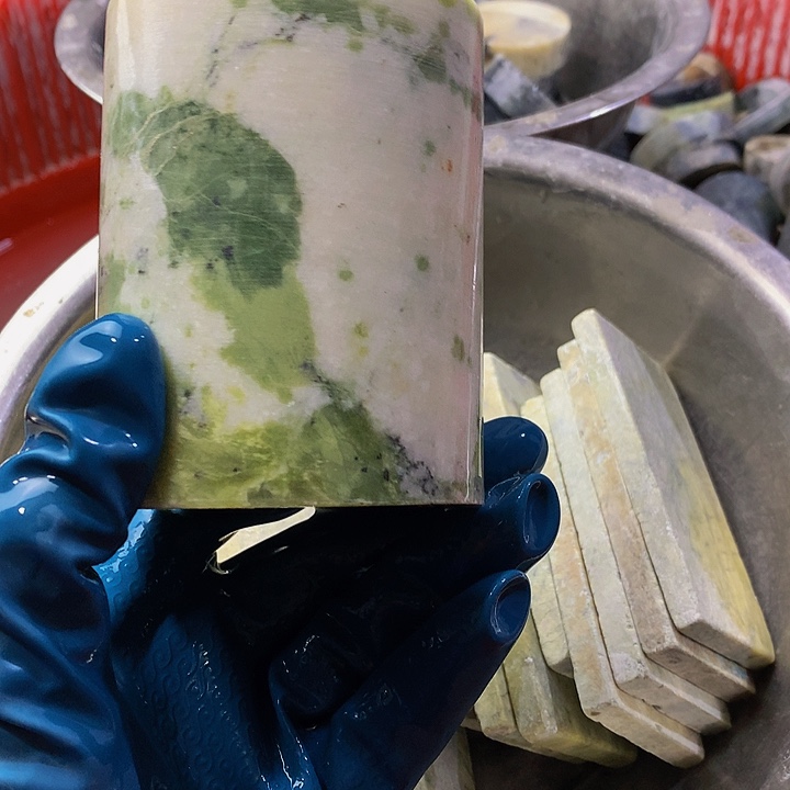 蛇纹石玉珠宝半成品未镶嵌