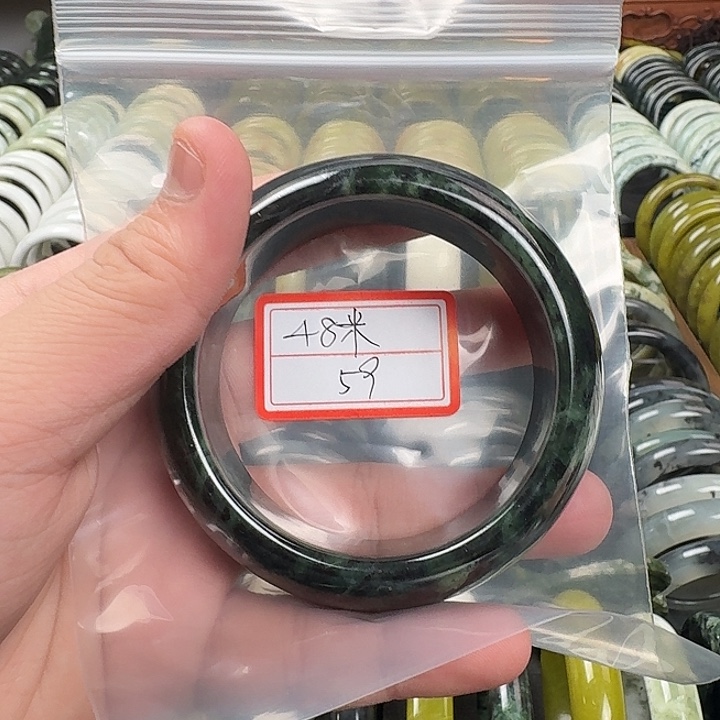 董***姐蛇纹石玉未镶嵌手镯