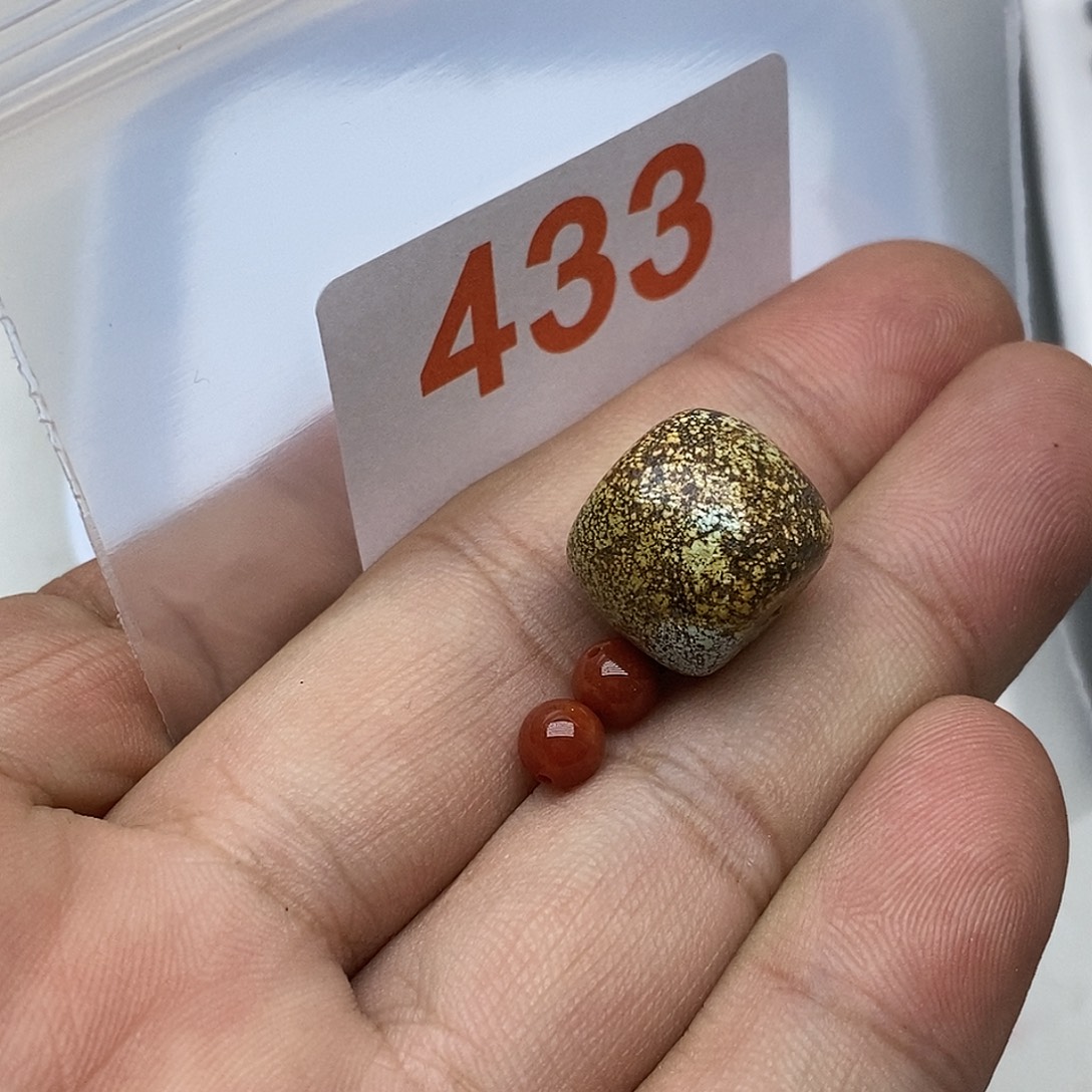 苏***房南红玛瑙未镶嵌珠宝奇石