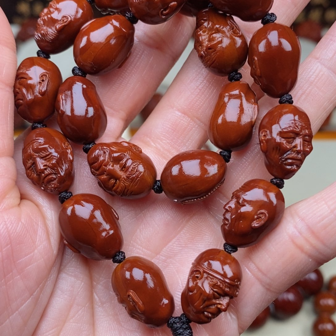 橄榄核把件E****n手持十八罗汉