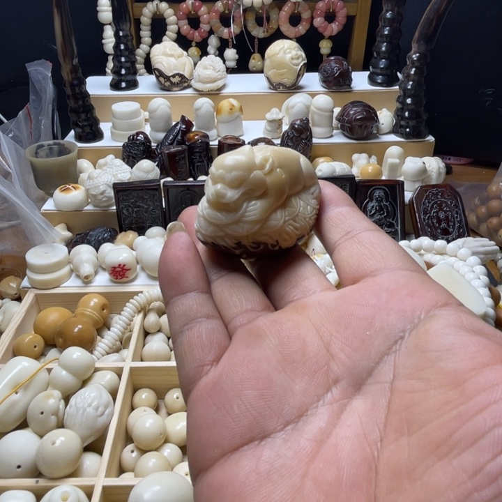 ༺****༻象牙果雕刻貔貅微瑕（不退不换）