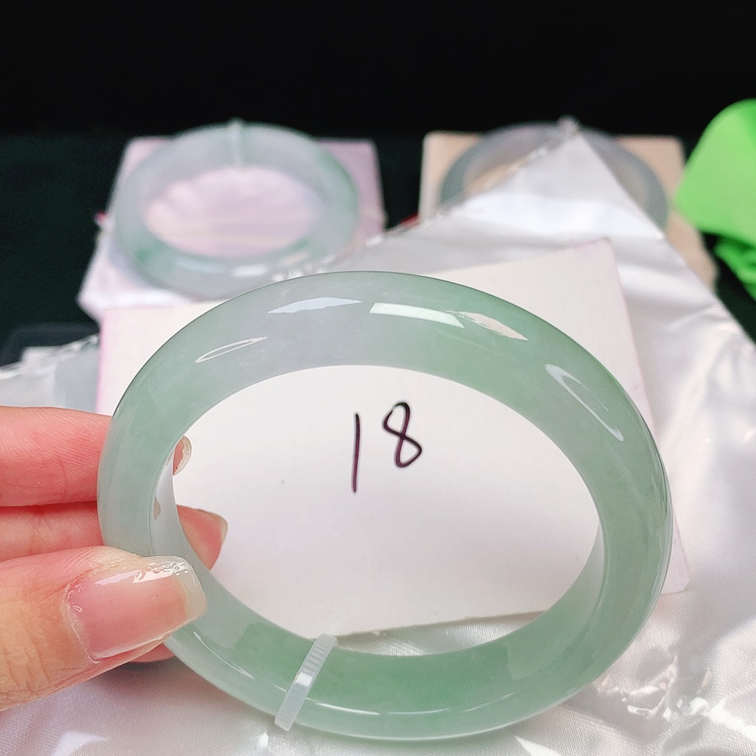 翡翠未镶嵌手镯正圈54+