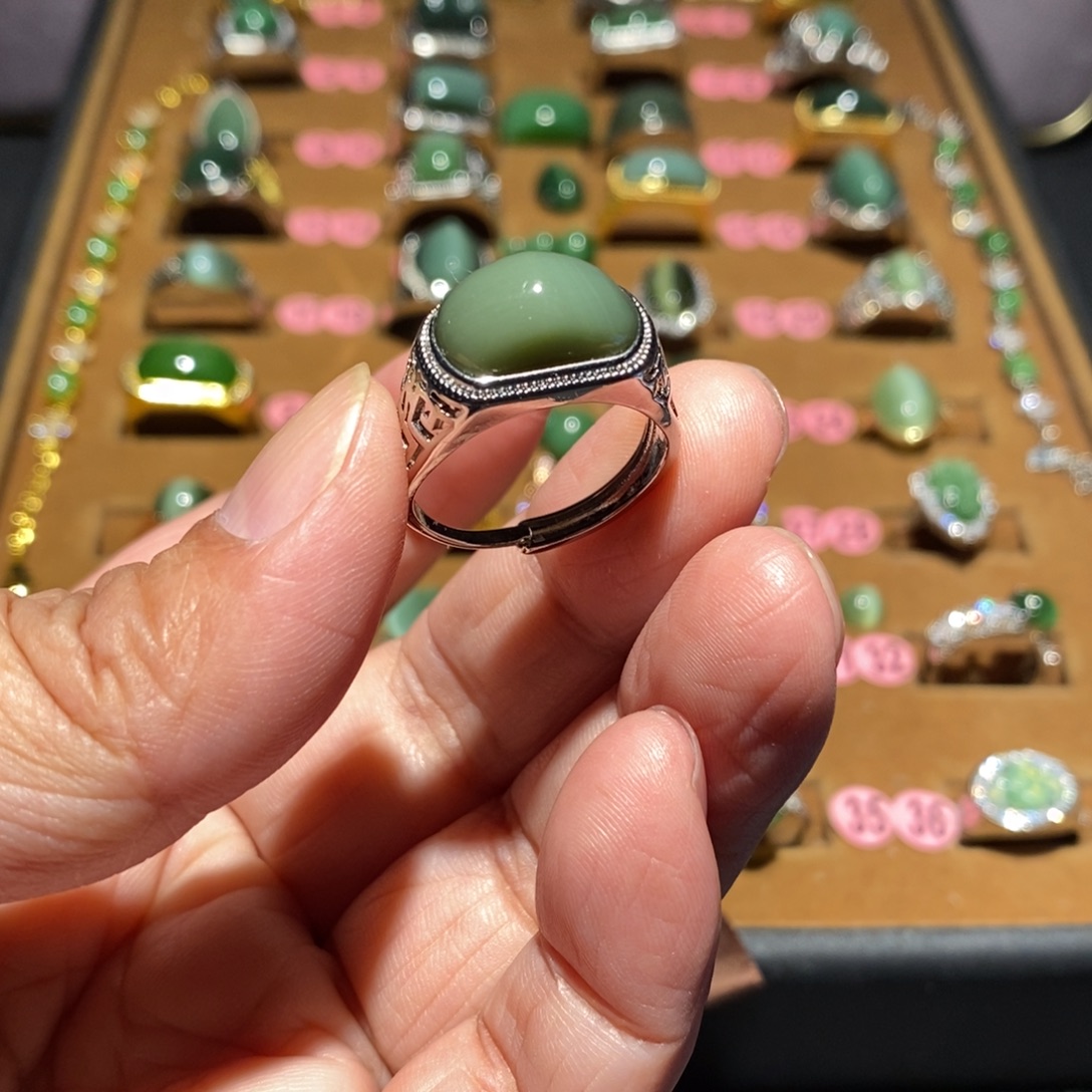 和田玉未镶嵌戒指