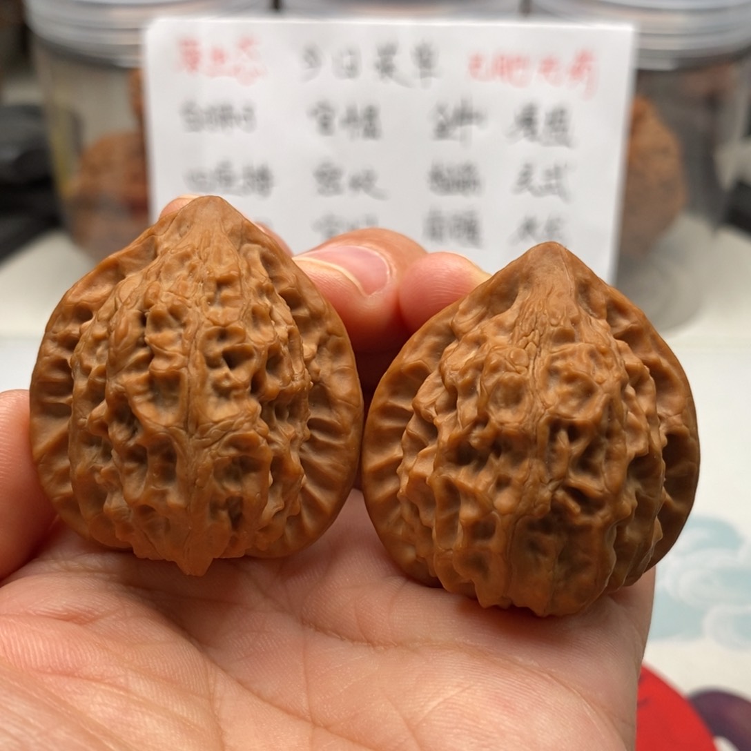 文玩核桃吊坠37金牛