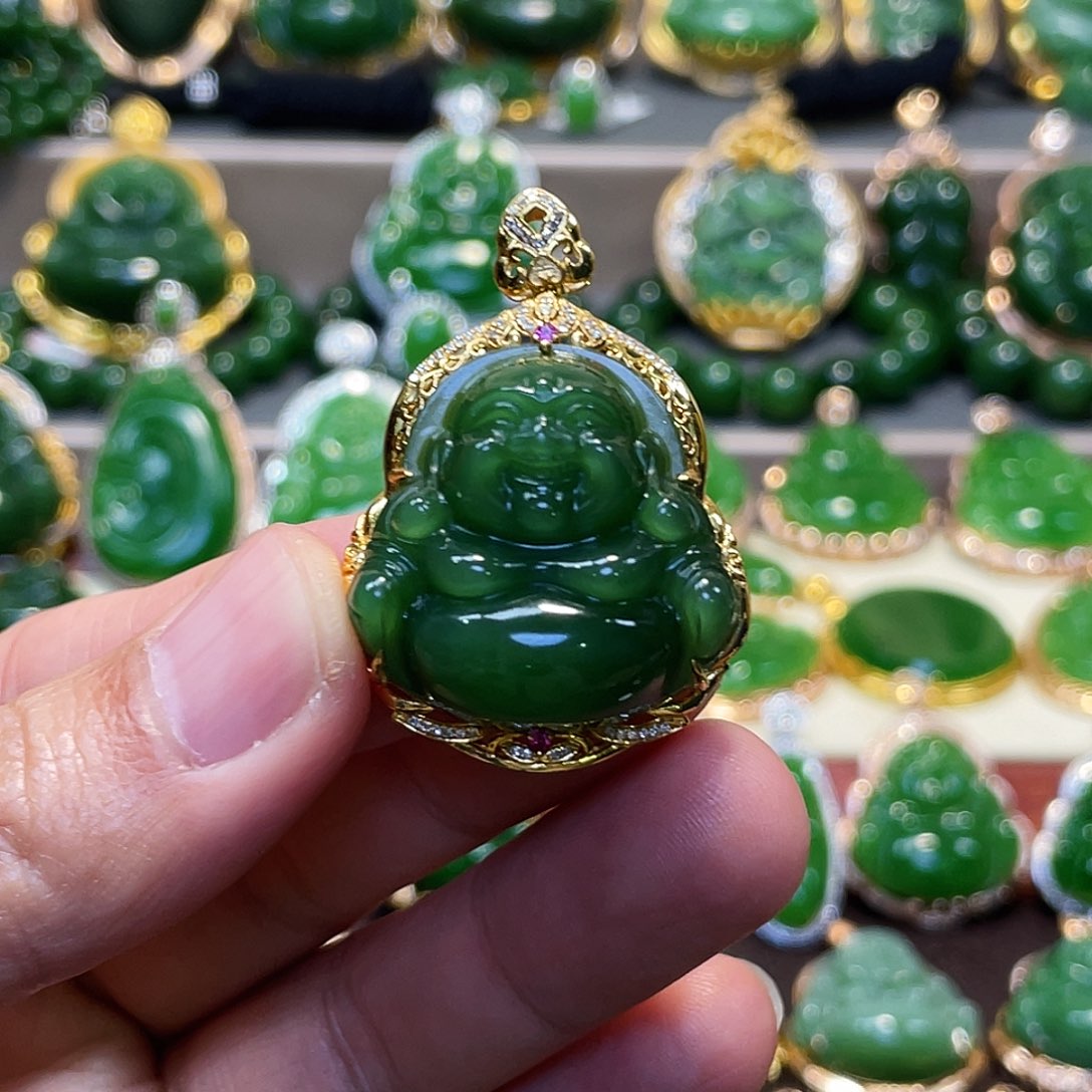 和田玉（碧玉）颈饰18K金镶嵌佛公28mm